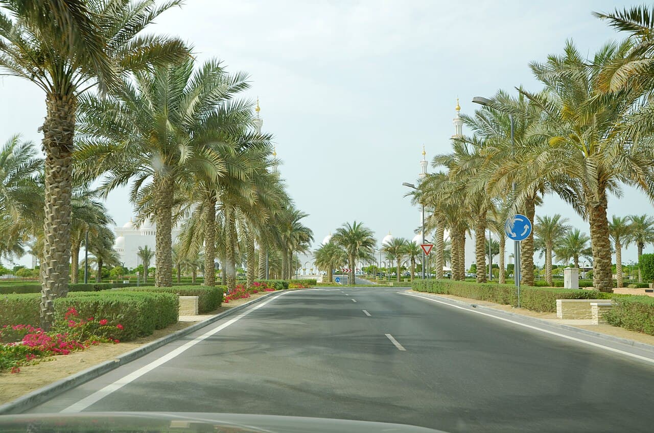 Abu Dhabi Full Day — Sheikh Zayed Grand Mosque