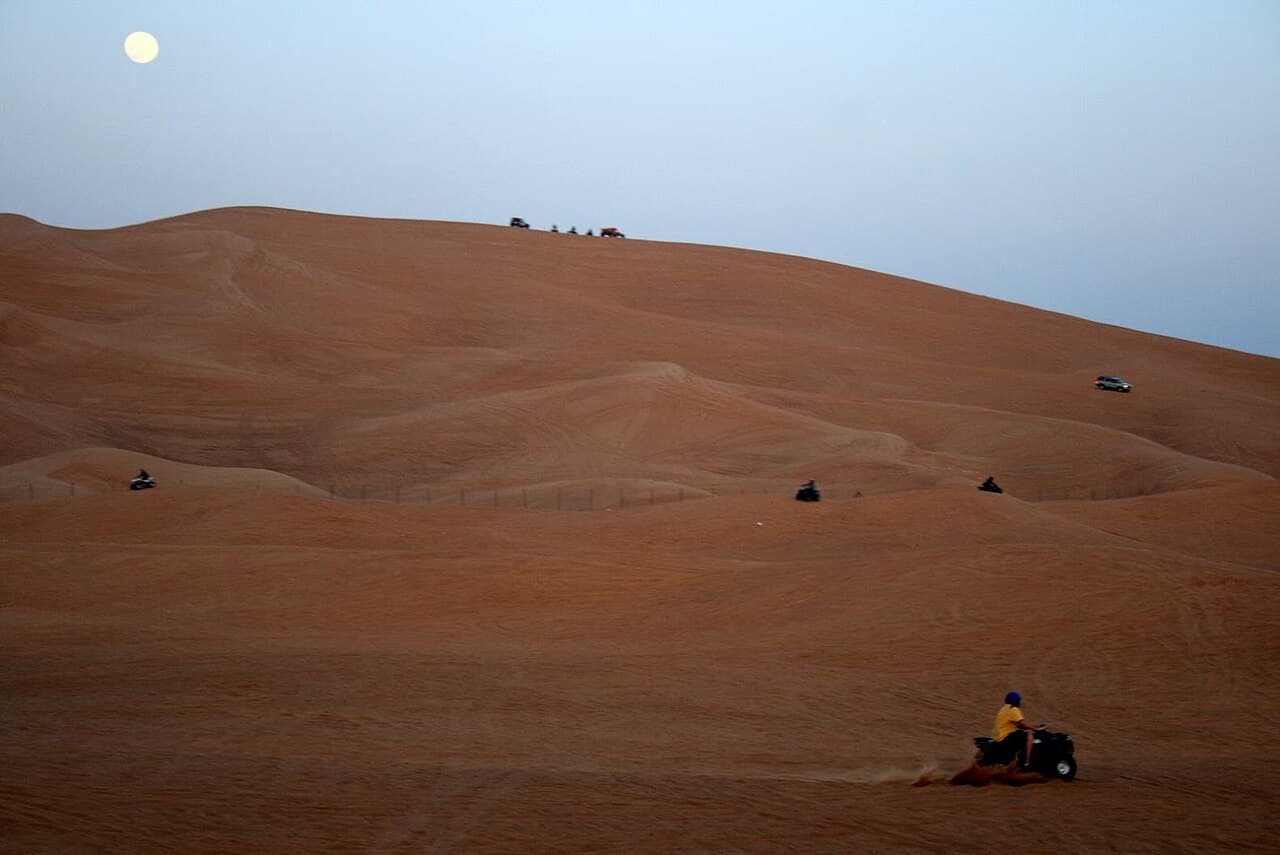 Dune Buggy & Quad Bike — cho'lni o'zing hayda