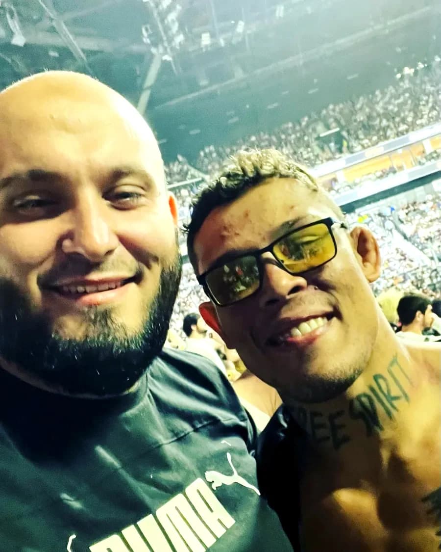Etihad Arena zalida UFC jangchisi bilan — Abu Dhabi
